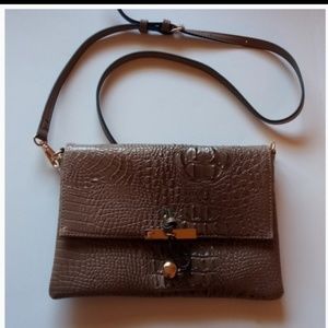 WOMENS TAN ALLIGATOR CROSSBODY W/ADJUSTABLE STRAP